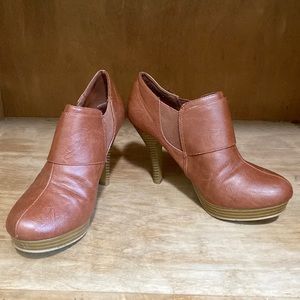 Fioni Ankle Boots
